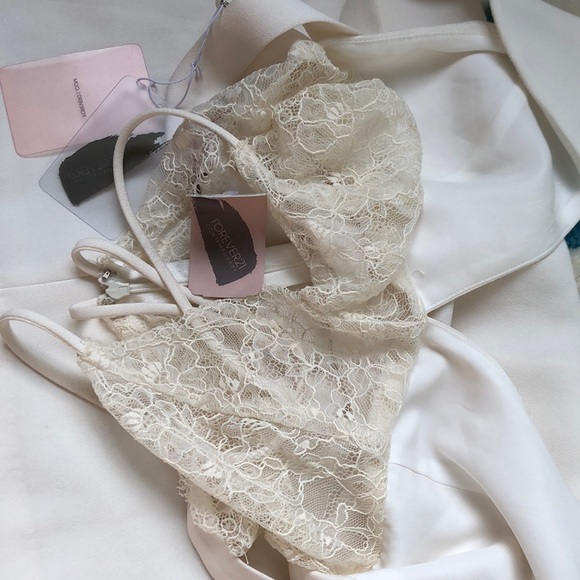 🦢 - Picture 2 of 3